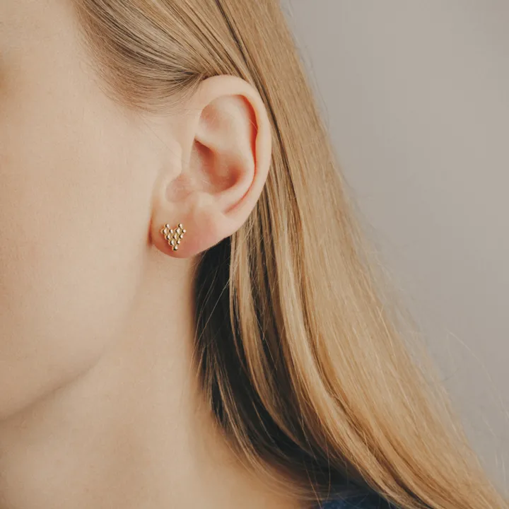 Ohrstecker - gepunktetes Herz - klein - gold