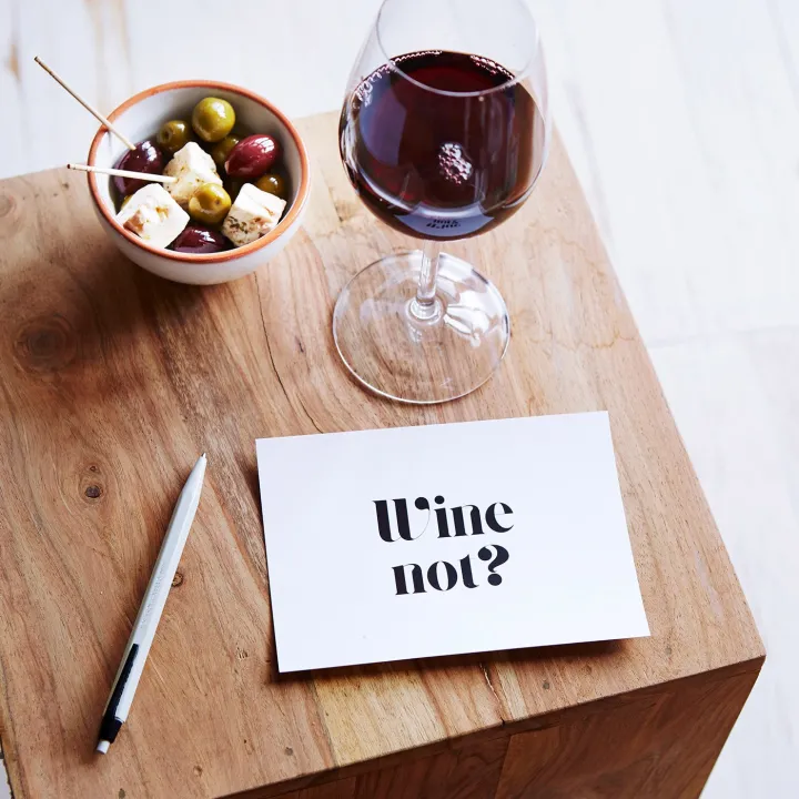 Schöne Postkarte mit Spruch A6 - "Wine not?"