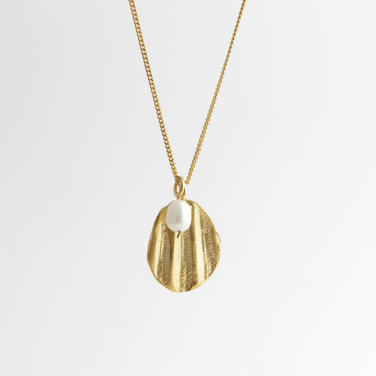Produktbild - Halskette Flache Muschel mit Perle - gold