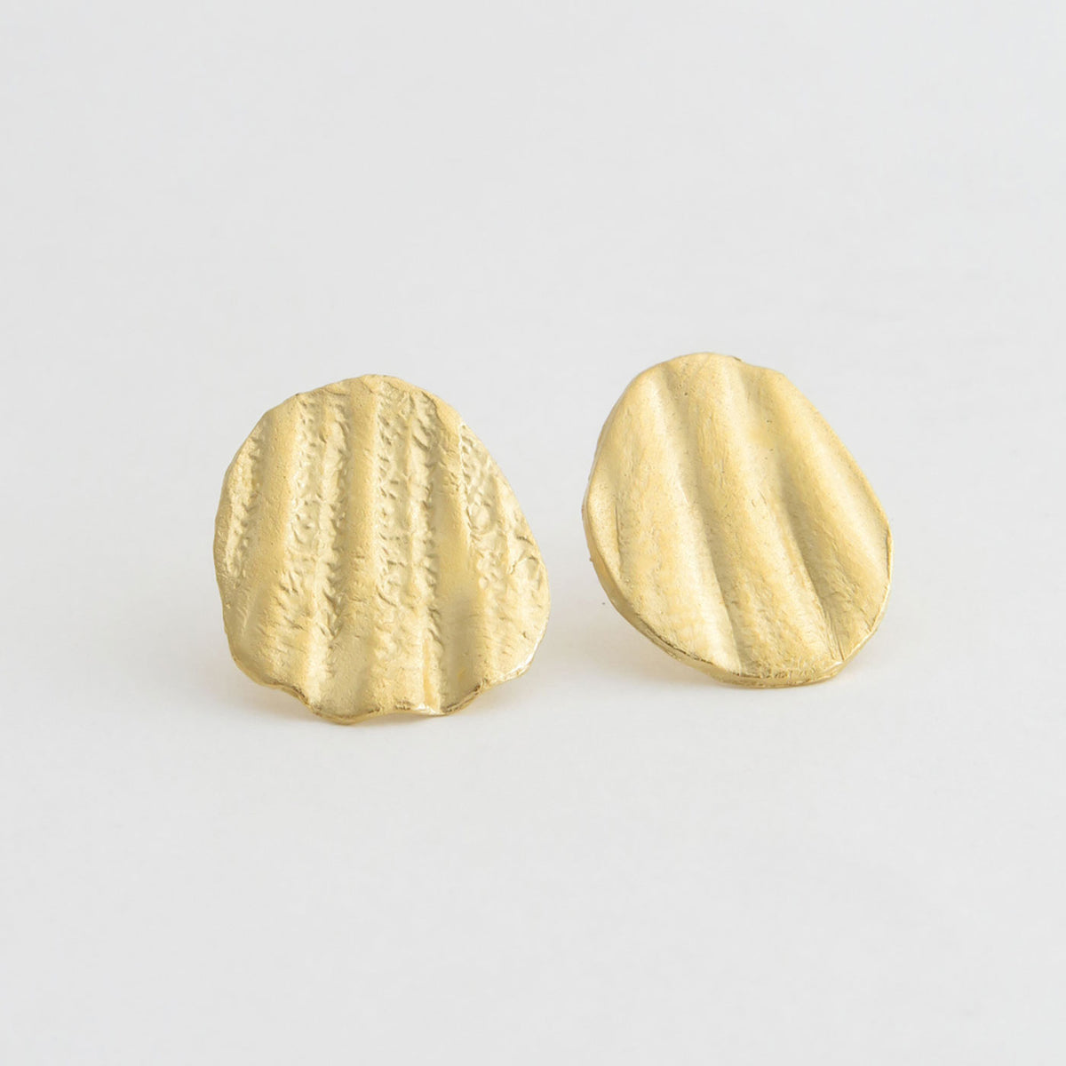 Produktbild - Ohrstecker Flache Muschel - gold